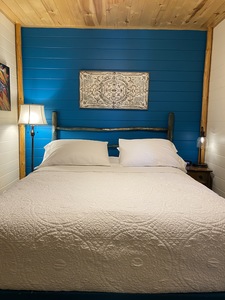 One Bedroom Cabin Photo 1